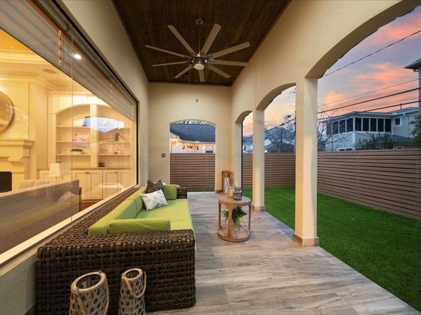 3822 Drummond Street, Houston TX 77025