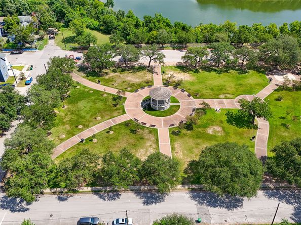 6835 Avenue S, Houston TX 77011