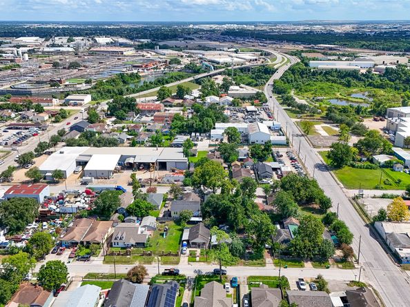 6835 Avenue S, Houston TX 77011