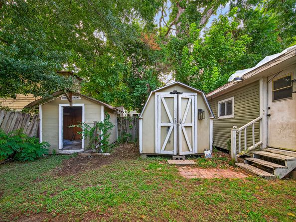 6835 Avenue S, Houston TX 77011