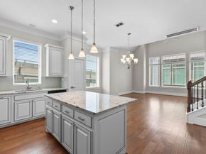 702 N Shepherd Drive, Houston TX 77007