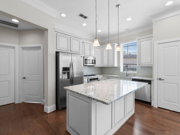 702 N Shepherd Drive, Houston TX 77007