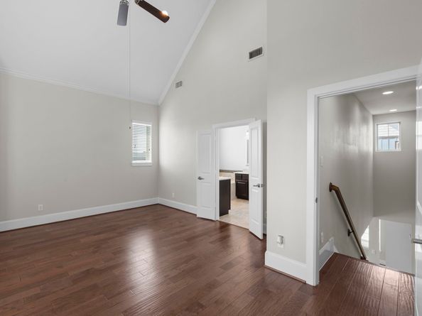 702 N Shepherd Drive, Houston TX 77007