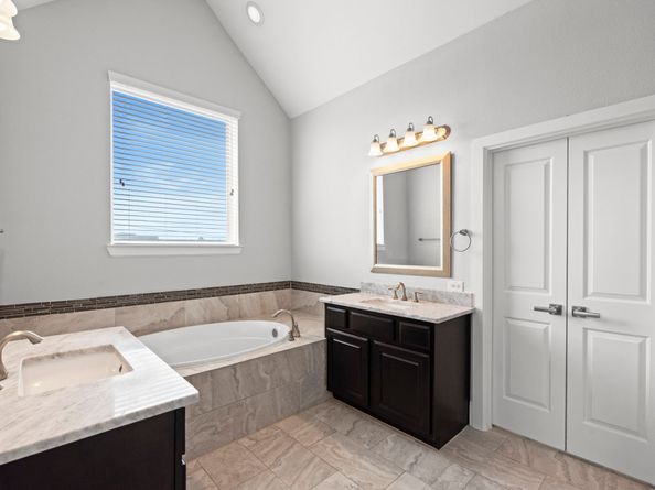 702 N Shepherd Drive, Houston TX 77007