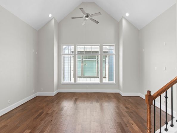 702 N Shepherd Drive, Houston TX 77007