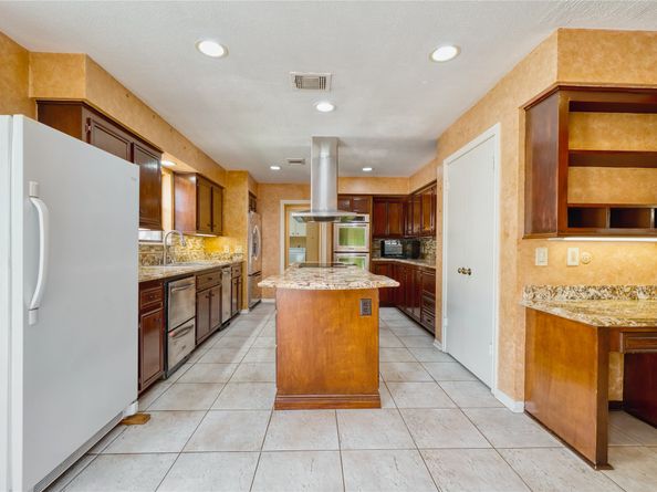 8018 Candle Lane, Houston TX 77071