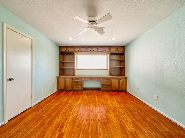 8018 Candle Lane, Houston TX 77071