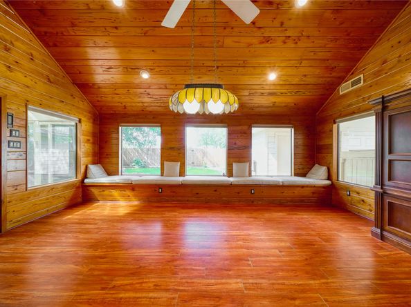 8018 Candle Lane, Houston TX 77071