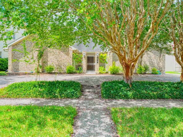 8018 Candle Lane, Houston TX 77071