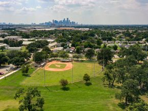 1102 Gazin Street, Houston TX 77020