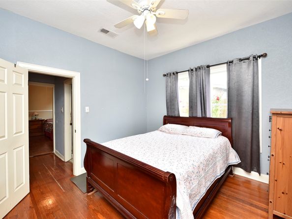 4104 Walker Street, Houston TX 77023