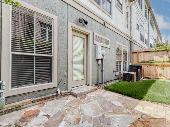 661 Hartman Street, Houston TX 77007