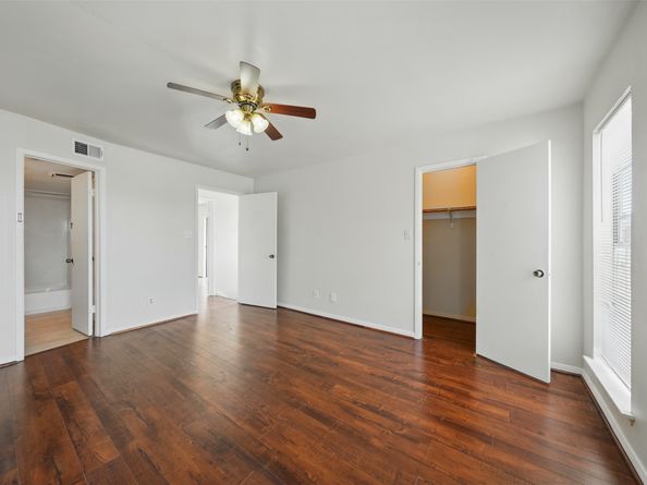 2626 Holly Hall Street 1102, Houston TX 77054