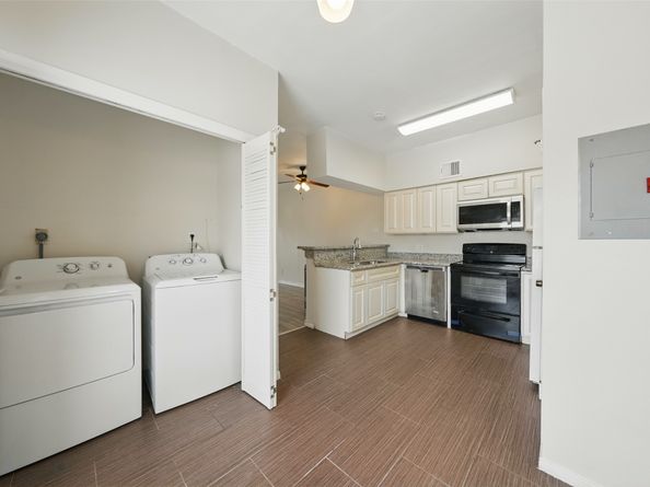 2626 Holly Hall Street 1102, Houston TX 77054