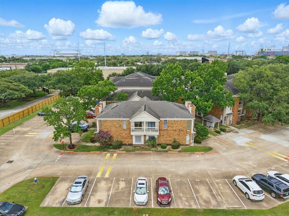 2626 Holly Hall Street 1102, Houston TX 77054
