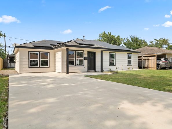 1127 Roper Street, Houston TX 77034