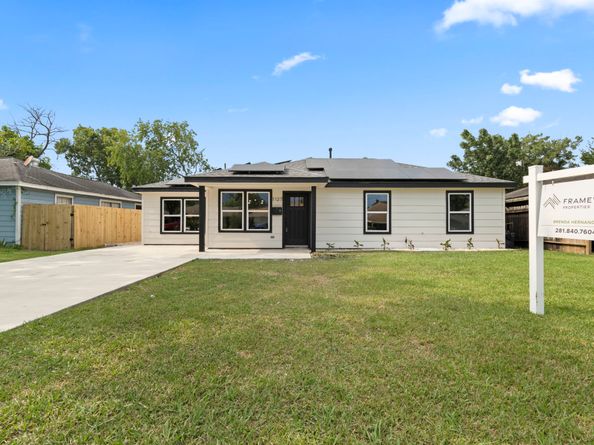 1127 Roper Street, Houston TX 77034