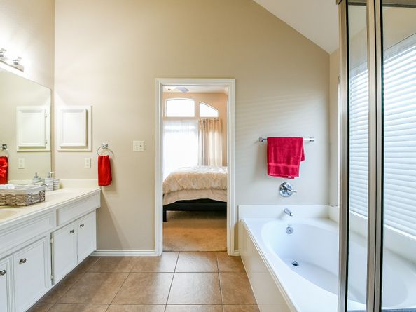 20138 East Lakebridge Ln, Richmond TX 77407