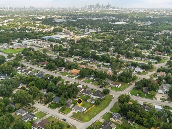 5035 Andrea Street, Houston TX 77021