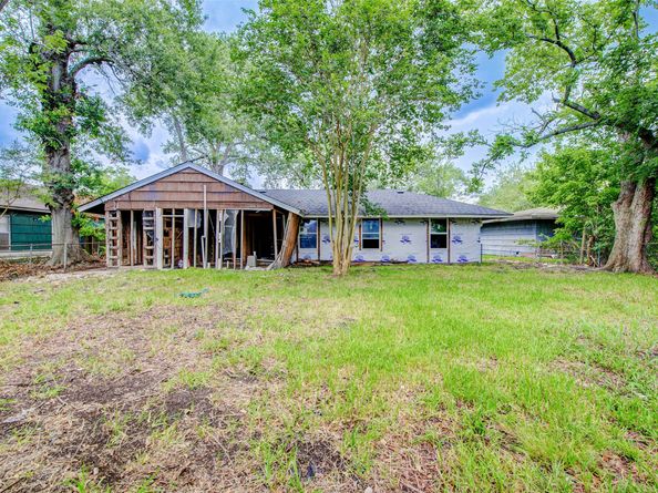 5822 Lyndhurst Drive, Houston TX 77033