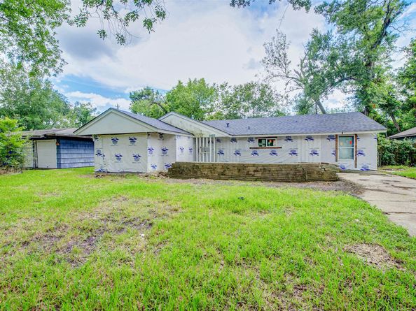 5822 Lyndhurst Drive, Houston TX 77033