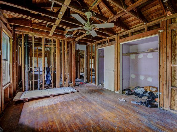 5822 Lyndhurst Drive, Houston TX 77033