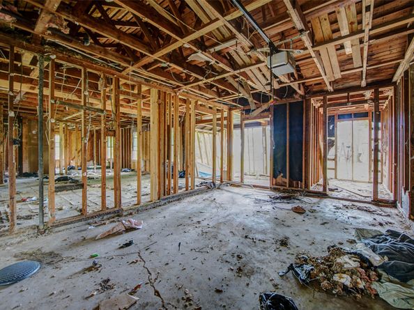 5822 Lyndhurst Drive, Houston TX 77033
