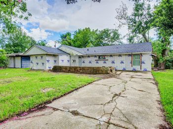 5822 Lyndhurst Drive