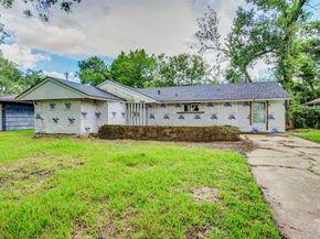 5822 Lyndhurst Drive, Houston TX 77033