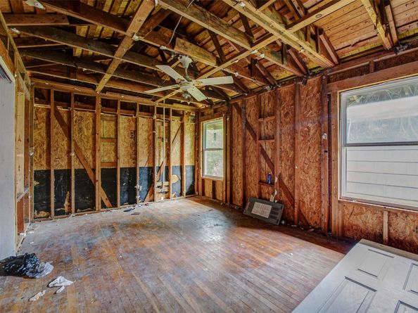 5822 Lyndhurst Drive, Houston TX 77033