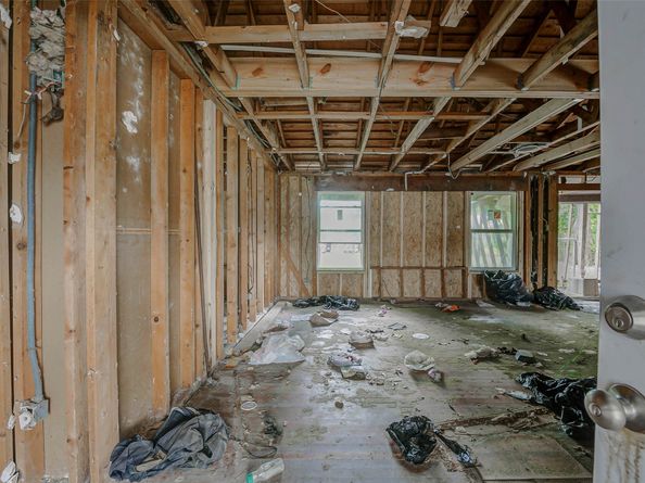 5822 Lyndhurst Drive, Houston TX 77033