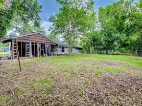 5822 Lyndhurst Drive, Houston TX 77033