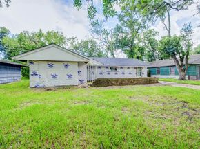 5822 Lyndhurst Drive, Houston TX 77033