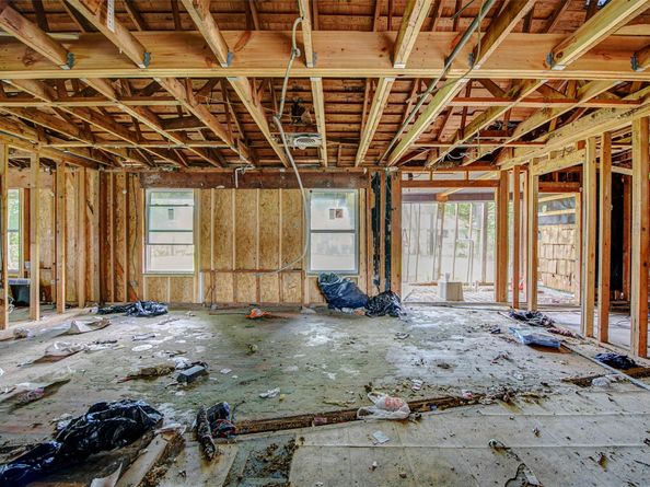 5822 Lyndhurst Drive, Houston TX 77033