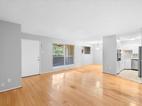 7714 Renwick Drive 23, Houston TX 77081