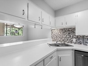 7714 Renwick Drive 23, Houston TX 77081