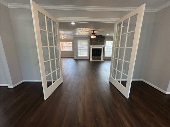 11610 Cypresswood Drive, Houston TX 77070