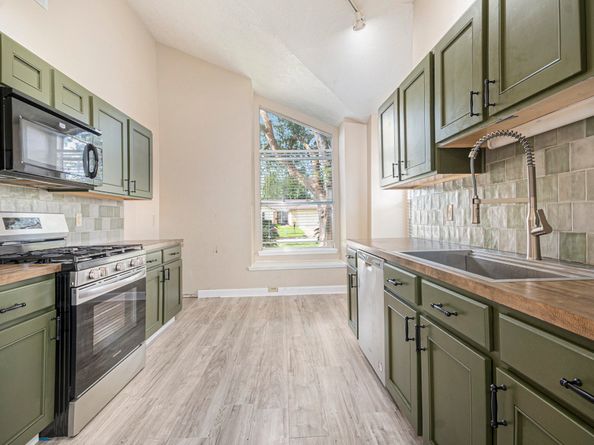 459 Lost Rock Drive, Houston TX 77598