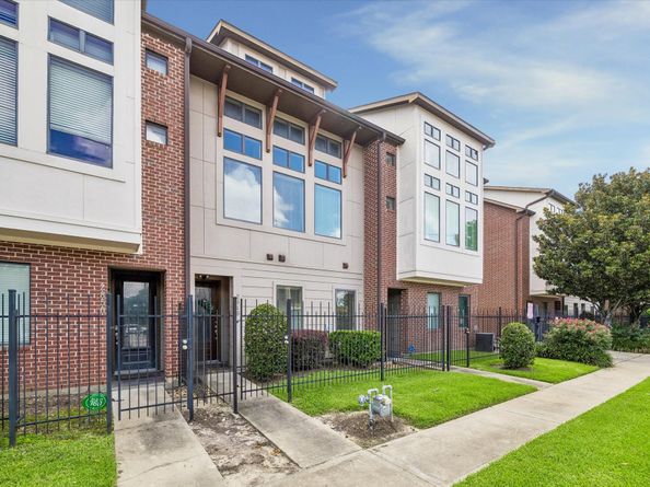 2848 Leeland Street, Houston TX 77003