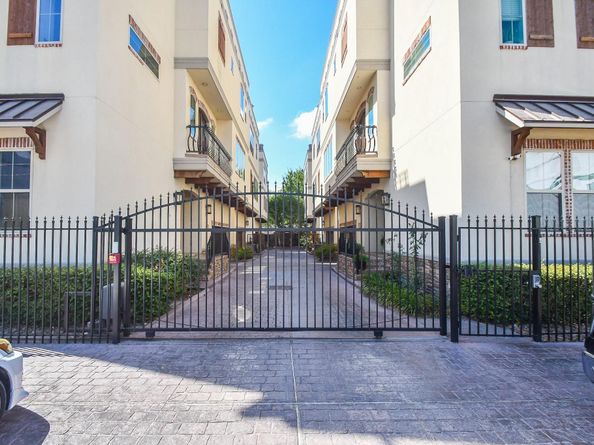 1126 W 16th Street B, Houston TX 77008