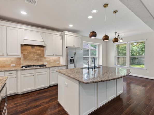 31 Whispering Thicket Place, The Woodlands TX 77375