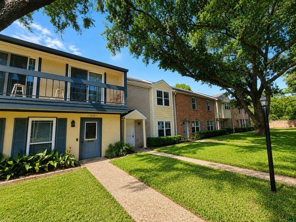 10318 Briar Forest Drive 28/4, Houston TX 77042