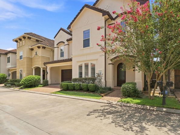 19 N Creekside Court, Houston TX 77055