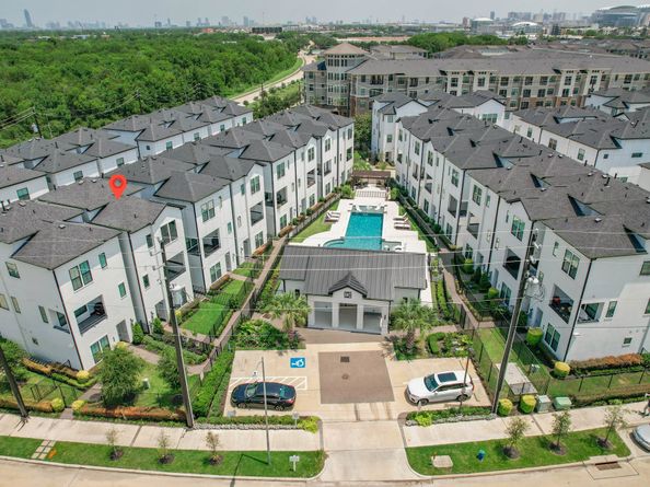 2816 Grand Fountains Drive B, Houston TX 77054