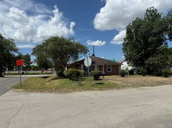 5501 Malmedy Road, Houston TX 77033