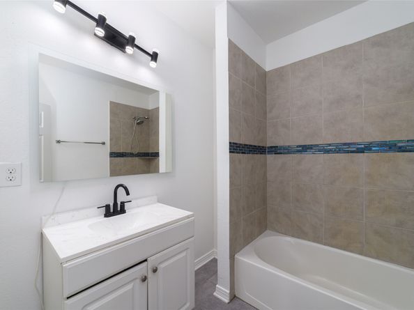 433 Calloway Street, Houston TX 77029