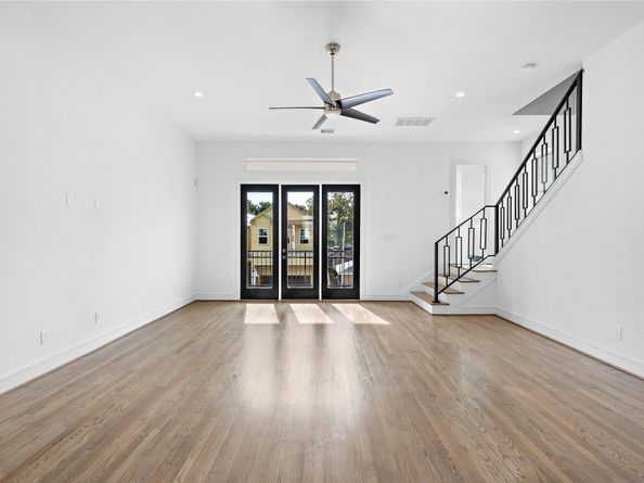 1011 E 28th Street, Houston TX 77009