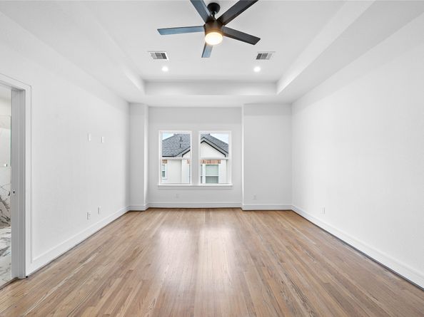 1011 E 28th Street, Houston TX 77009