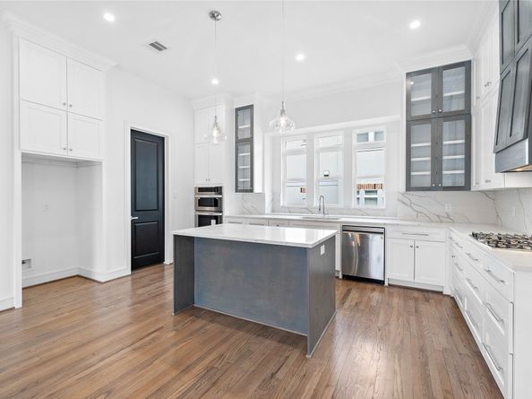 1011 E 28th Street, Houston TX 77009