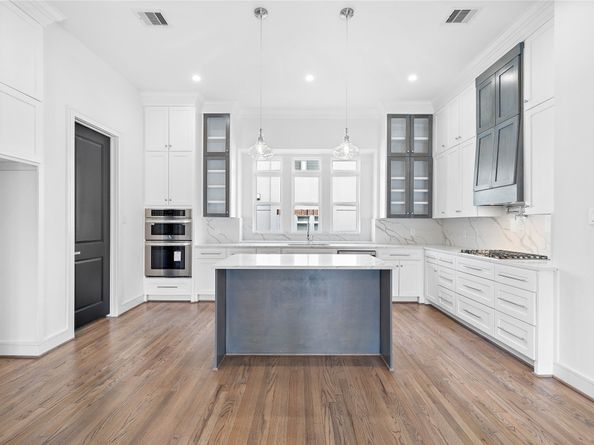 1011 E 28th Street, Houston TX 77009